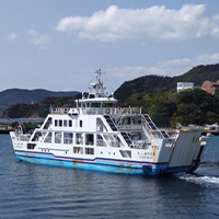 午後 古仁屋港から加計呂麻島へ向かう船のイメージ